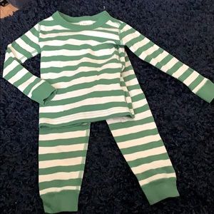 Hanna Andersson 90/3T geeen and white PJ set